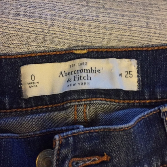 abercrombie and fitch jean shorts - Picture 3 of 3